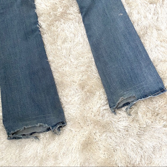 VNTG Weathervane Light Wash Distressed Flare Jeans - Picture 6 of 9